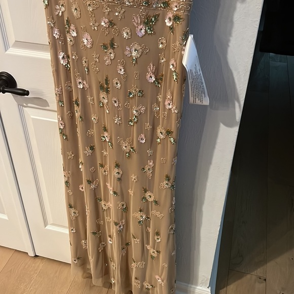 NWT MacDuggal Floral embellish, flutter sleeve gown Size 10 True to size. - Picture 5 of 6